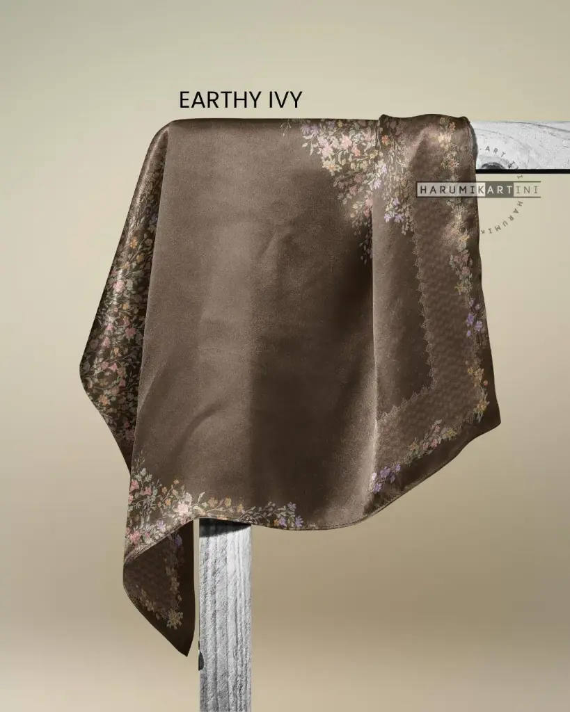EARTHY IVY