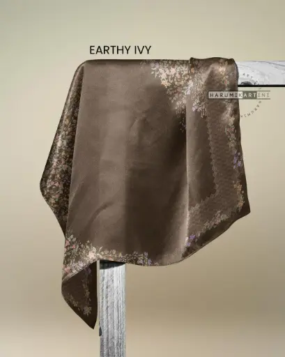 EARTHY IVY